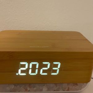 ⏰URBAN OUTFITTERS LIGHT UP HIMALAYAN SALT SMART ALARM CLOCK⏰